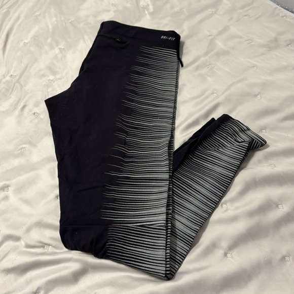 Nike Dri-fit workout leggings, Large - Picture 5 of 6